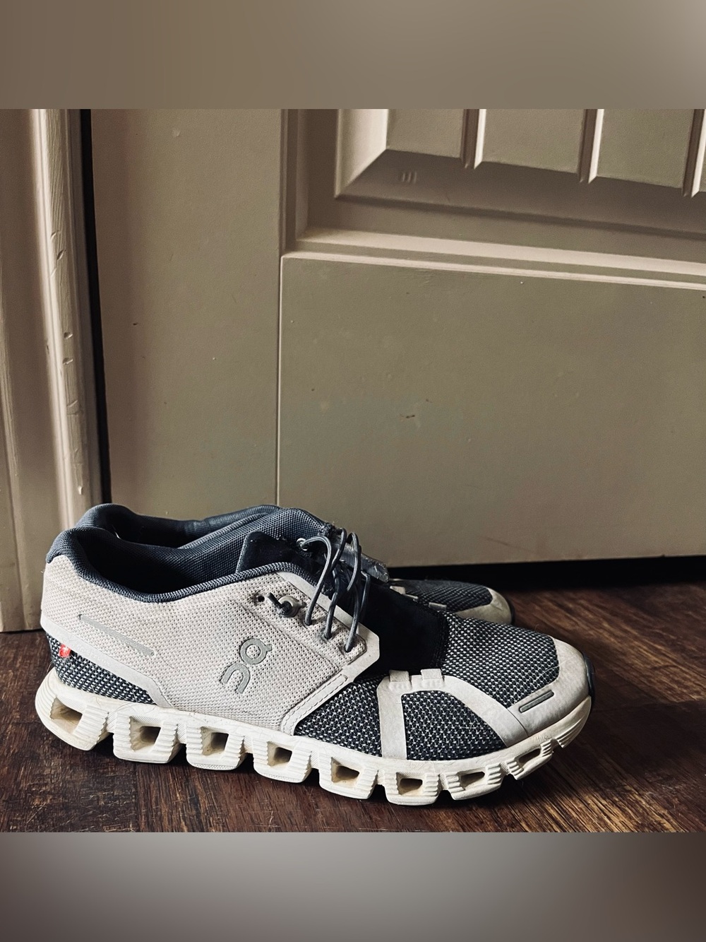 On Running Cloud Women’s size 7 Running Shoes